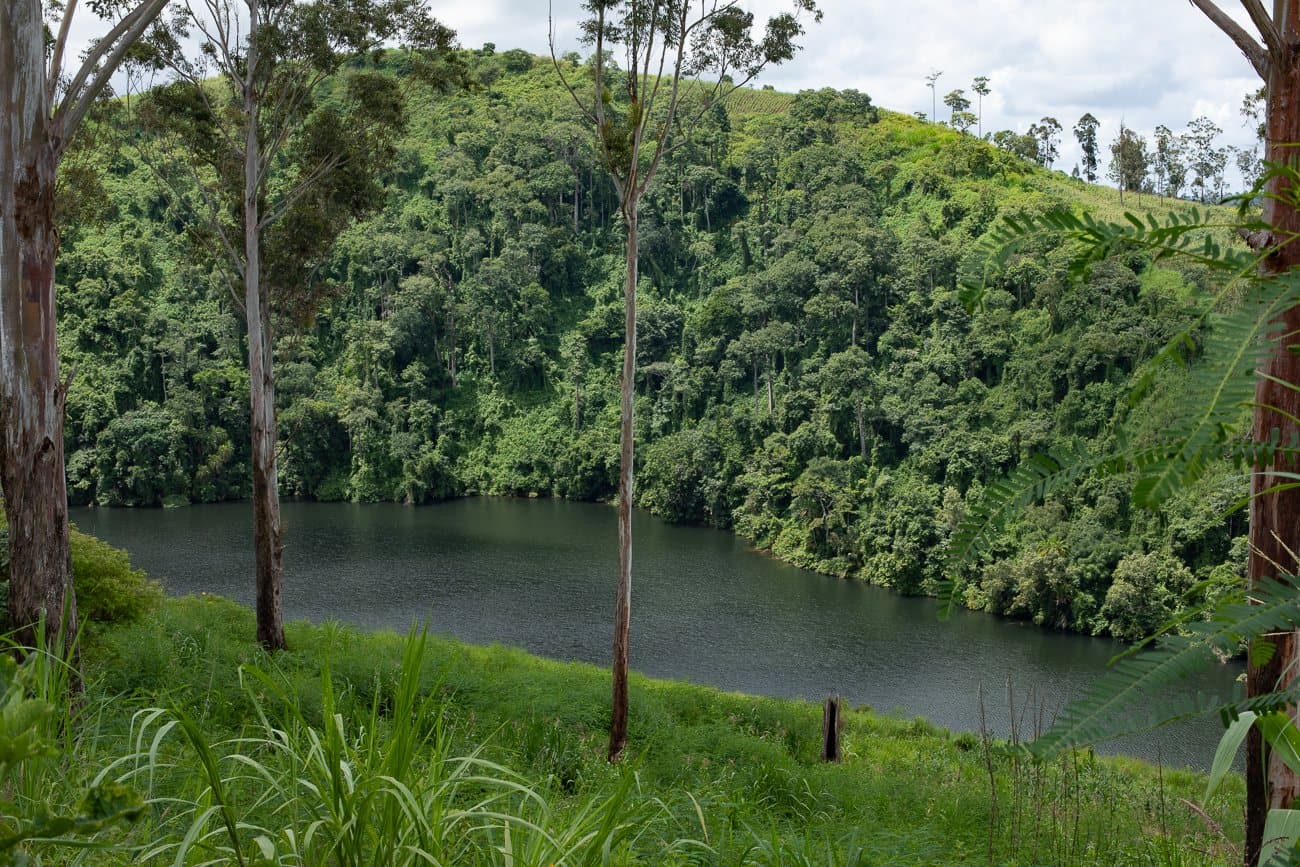 Le lac Baleng. Photo : MEKEM Z. Prosper / Wikimedia Commons, CC BY-SA 4.0